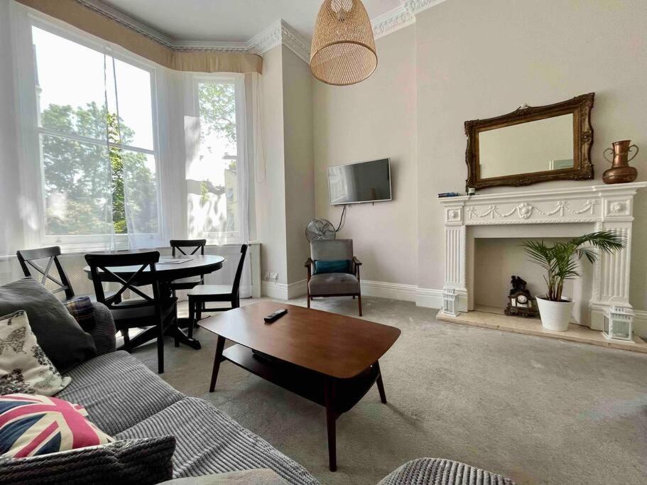 Wonderful Apartment In Earl'S Court London Kültér fotó